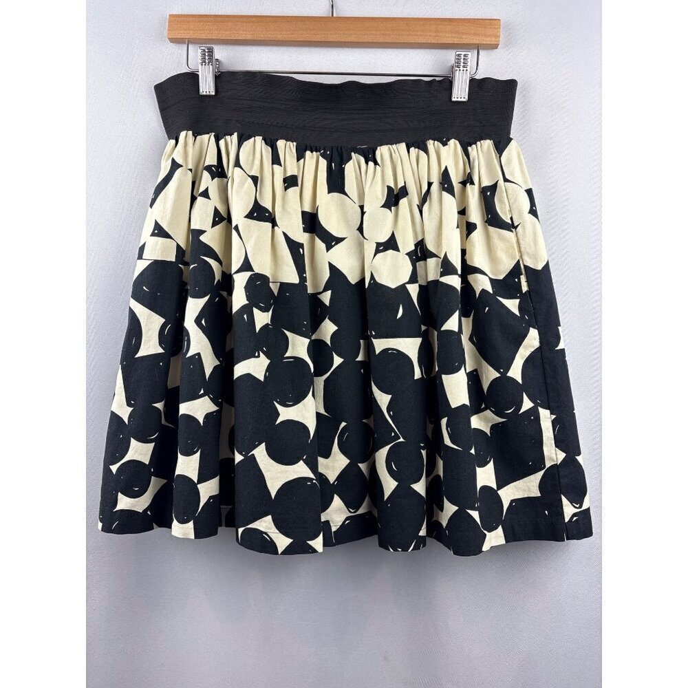 Women’s We Love Vera Size 8 Black & White Patterned Skirt.